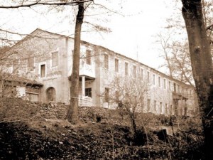 Втората по големина текстилна фабрика край Пловдив тъне в разруха