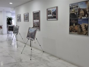 Древните градове и традиции на Палестина показва изложба