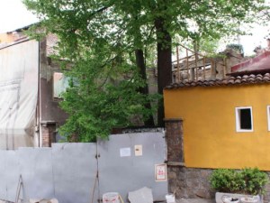 Нови инвеститори спасяват разпадаща се къща в Стария град