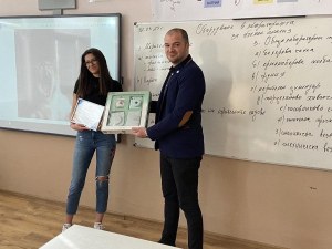Кадър на котешка прозявка, запечатан от пловдивска ученичка, спечели национален конкурс