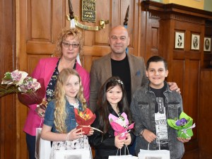 Кметът Костадин Димитров се срещна с децата от „Арт Войс Център“