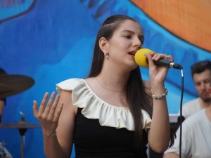 14-годишна пловдивчанка покорява грандиозния фестивал “Славянски базар“