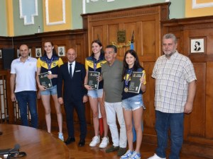 Кметът посрещна трите пловдивчанки, които станаха европейски шампионки по волейбол до 18 г.