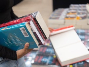 Книжари: Кои са най-продаваните заглавия преди Коледа в Пловдив?