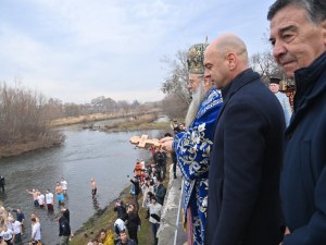 Търсят се ентусиасти за изваждането на Богоявленския кръст от Марица