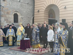 Митрополит Николай освети бойните знамена, пожела благоденствие и мир