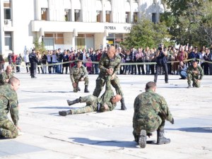 Атрактивни демонстрации на пл. “Централен“ за 82-годишнината на Специалните сили