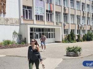 Близо 5 хиляди зрелостници се явиха на ДЗИ в Пловдив, няма нито един преписвач