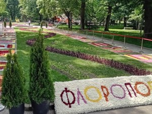Българската азбука от цветя краси сърцето на Пловдив за 24 май
