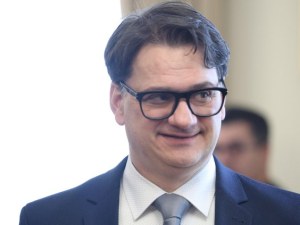 Мариан Бачев цитира “Алиса“ и опроверга, че е намалил бюджета за “Култура“