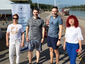 Хиляди подкрепиха семейните фармацевти и бягането за имунитет в 5 града
