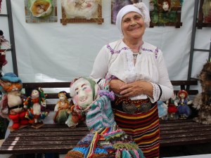 Майстори с красиви и редки занаяти си дават среща в двора на Етнографския музей