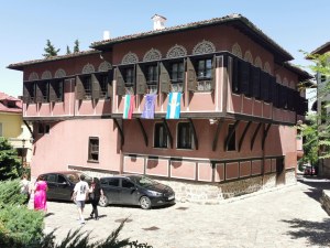 Комисия спасява с предписания напуканата Балабанова къща