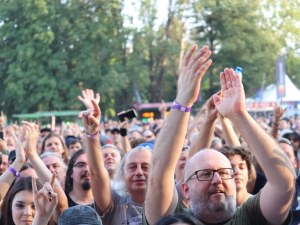 Фенове от цял свят дадоха цвят и лице на пъвия ден на Hills of Rock 2025