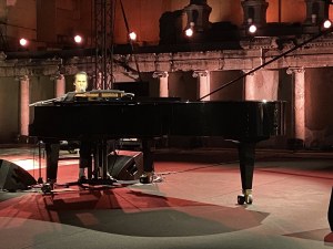 Георги Тошев: Ник Кейв - един човек и едно пиано са достатъчни