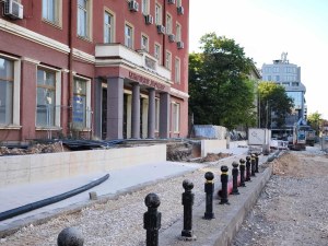 Започна изграждането на забравените стълби пред кино „Гео Милев“