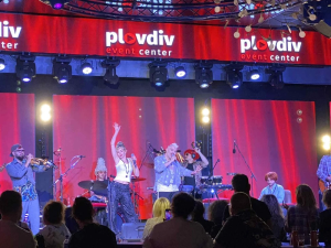 Иво Димчев и Нети с нов аранжимент на “Мила моя мамо“ в Plovdiv Event Center