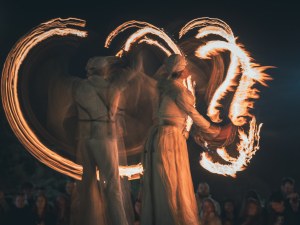 Братската могила в плен на огнени спектакли