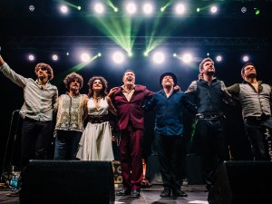 Глобалният феномен Barcelona Gipsy balKan Orchestra в Пловдив с музика отвъд езици и граници