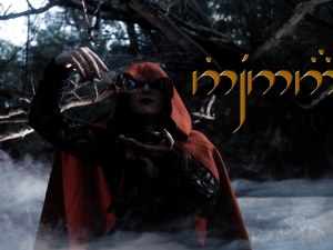 Навръх Хелоуин: Пловдивската певица Теодора Стоянова с премиери на дебютен албум и книга на баща си