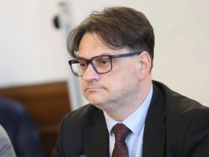 Въпреки писмо на МС: Мариан Бачев назначи за шеф служителка в конфликт на интереси