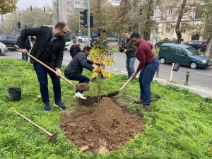 Световноизвестната джаз певица Лиз Райт засади дръвче Ликвидамбър в Пловдив