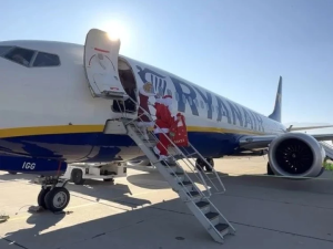 Дядо Коледа пристигна на Летище Пловдив с чувал подаръци