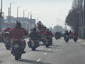 Дядо Коледа на мотор обикаля Пловдив и носи подаръци на деца в нужда