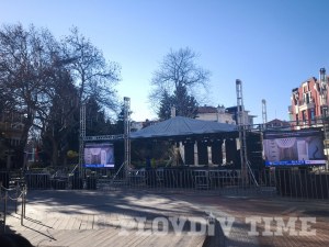 Идва 2026-а: Сцената за новогодишния купон в центъра на Пловдив очаква публиката си