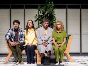 Геро като режисьор и актьор в спектакъла “Оставам за малко“ в Пловдив