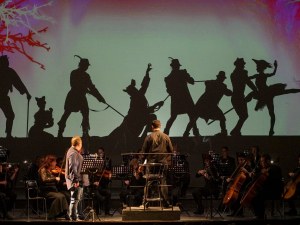 Спектакъл на сенките разказва симфоничната приказка “Петя и вълкът“ в Пловдив