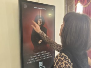 Драмата с нова визуална идентичност, отваря врати за хора с увреден слух