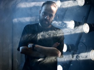 Крис Шарков: Човек има нужда да се оттласне от бариерата на посредствеността