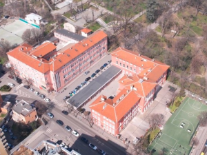 С награда от „Стани богат“: Ученици от две гимназии в Пловдив изграждат класна стая на открито