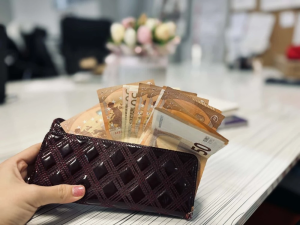 Новите заплати в образованието: Колко взимат учителите и директорите през 2026 г.?