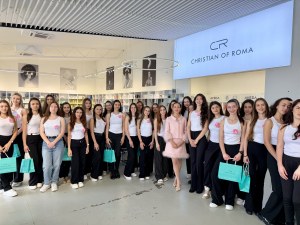 Елена Кристиано вдъхнови 35 претендентки за „Царица Роза“ в Пловдив ВИДЕО