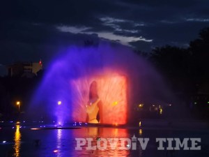 Магията на Disney: Хиляди изпълниха Цар-Симеоновата градина за голямото завръщане на Пеещите фонтани