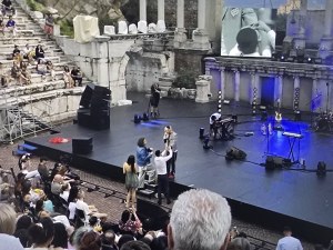 Римска вакханалия на Античния: Иво Димчев превърна Пловдив в сцена на свободата и провокацията