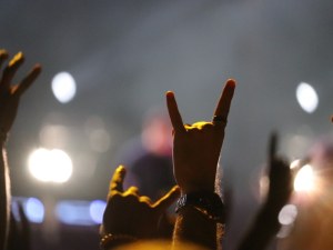 Hills of Rock 2026 Ден 2: Хиляди пяха със Съли Ерна от Godsmack и групите, селектирани за втория ден