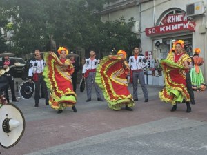 30-годишна фолклорна фиеста владее Пловдив от днес, артистите канят на безплатни концерти ВИДЕО