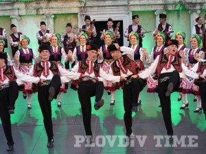 Фолклорна фиеста на Античния: 3000 аплодираха танцьори от три континента