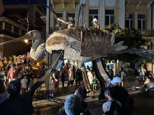 Гигантски пернат лопатар превзе Главната на Пловдив за откриването на TheatAir