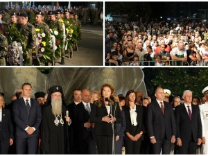 Заря-проверка озари небето над Пловдив, стотици се стекоха на площад „Съединение“ за празника СНИМКИ