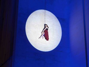 Светлинно шоу и танц по фасадата на Пощата закри “TheatAir“