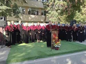 715 първокурсници прекрачиха прага на УХТ за новата академична година ВИДЕО
