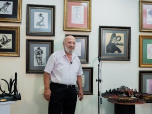 Цвятко Сиромашки извайва времето със страст в “Между два века“
