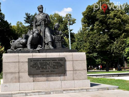Паметник на Гюро Михайлов и неговите храбри другари
